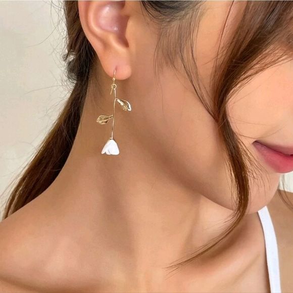 Gold Color Metal White Rose Statement Earrings Flower Earrings - Picture 3 of 5